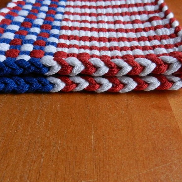 Set of 2 Handmade Artisan Woven Loomed Patriotic Potholders Hot Pads Trivets - Picture 5 of 7